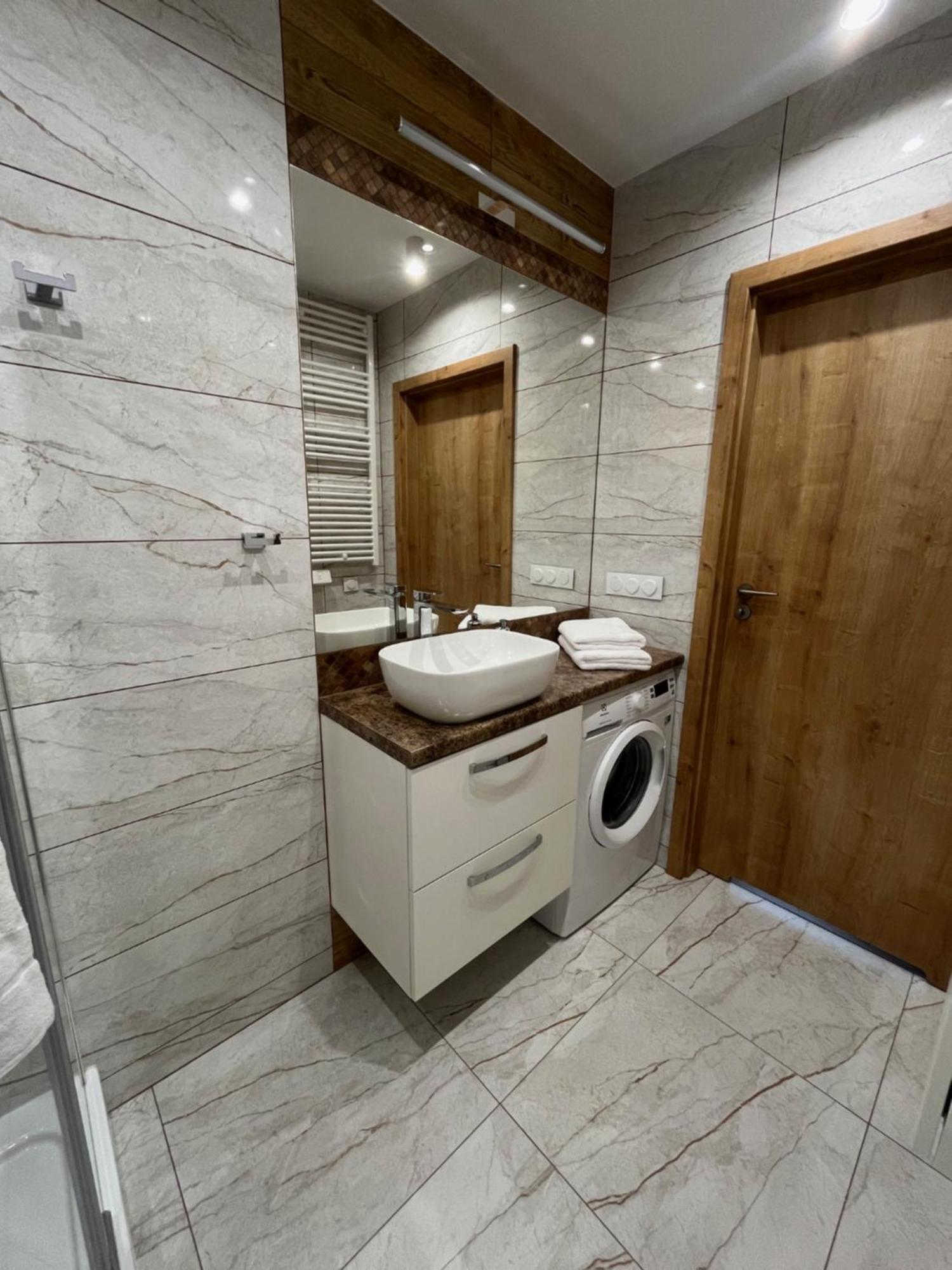St. Cross Apartment كراكوفيا المظهر الخارجي الصورة